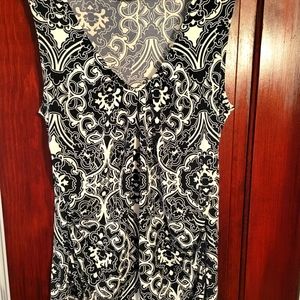 NY and company sleeveless top. Size lg black and white